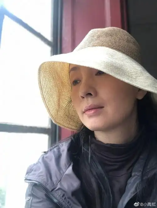 陶虹分享自拍美照素颜出镜状态超好