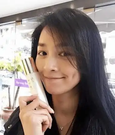 冻龄女神张庭翻车?