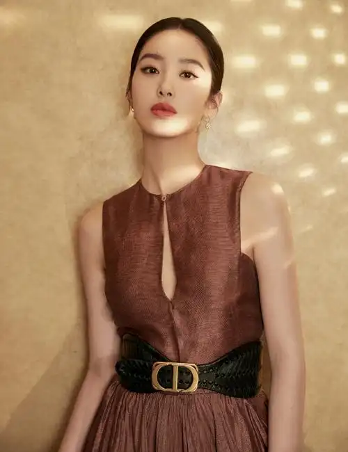 杨采钰大气优雅写真图片312