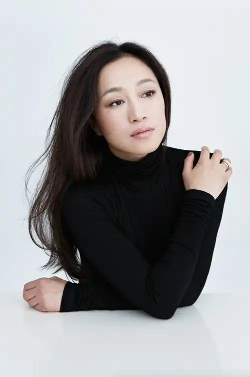 封面人物:艺术世界的爱神——艾敬