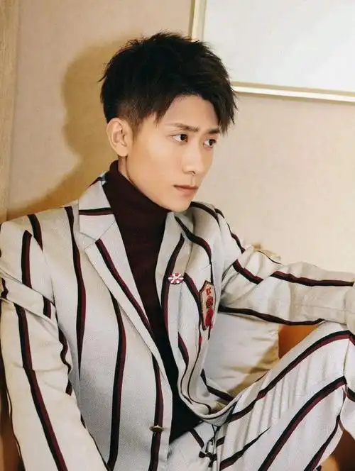 长大后又以痞帅的面容和出色的实力在娱乐圈扎根,曾几何时张一山是