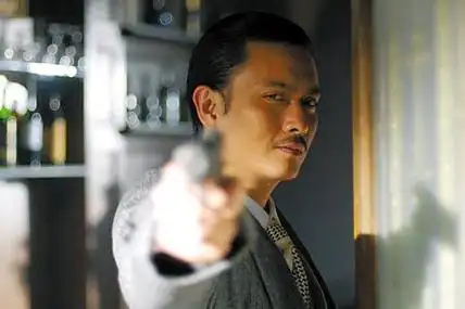 谢君豪:力压张国荣夺金马影帝,为救小演员被烧伤,如今魅力依旧