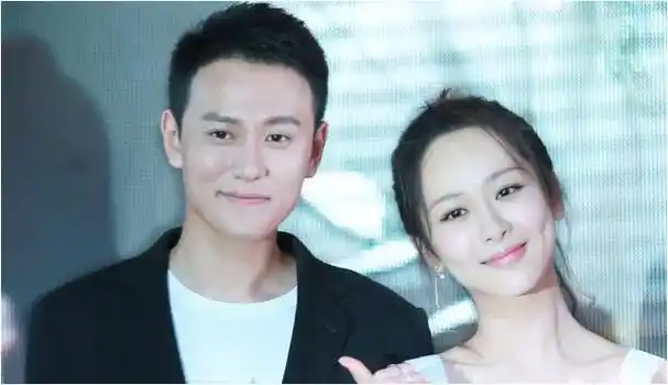 贺鹏从未在公众面前提及他和杨紫的恋情,专注发展自己的事业.