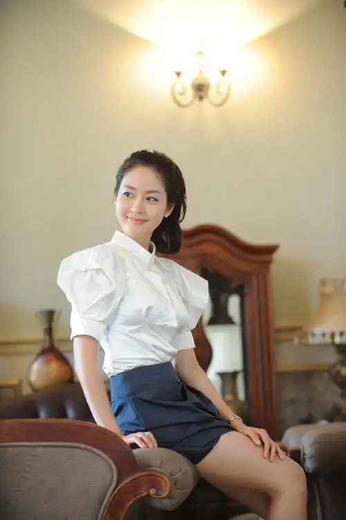 p>成宥利(sung yu ri),1981年3月3日出生于德国巴登,韩国女演员,歌手