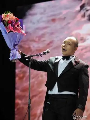 男声独唱《滚滚长江东逝水》演唱:李勐