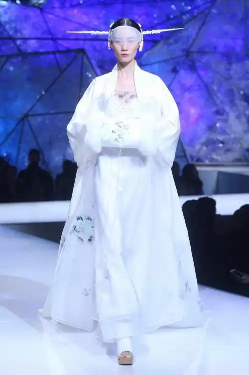 gaia 盖娅传说 · 熊英2016春夏系列高级成衣发布会 - 天天时装-口袋