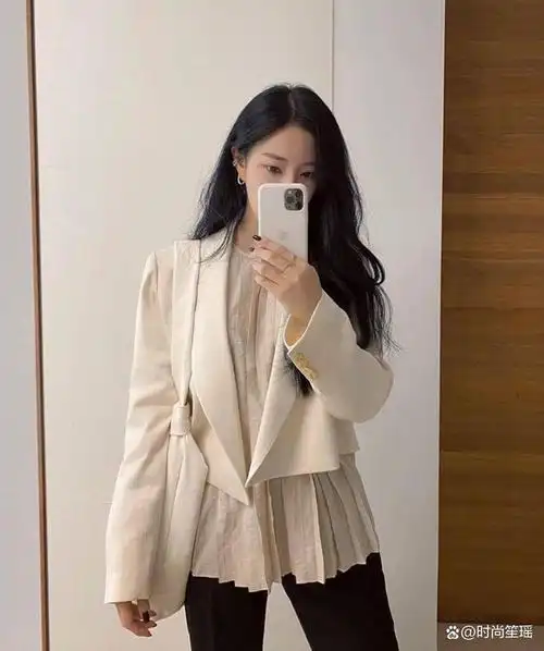 一说到跟着韩国女星学穿搭,很多人都会立马想到金泫雅,jennie,李宣美