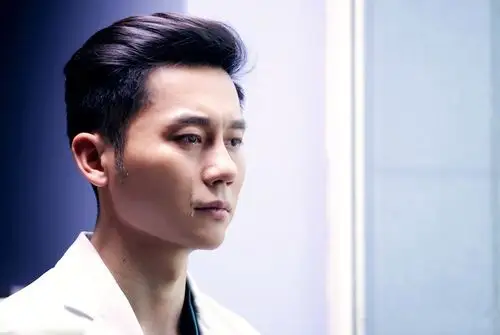 李晨到爱的距离发剧照李晨手术服尽显职业范儿