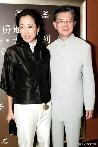 朱玲玲与丈夫罗康瑞