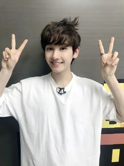 高卿尘纪念册可爱小九拿图必须dd