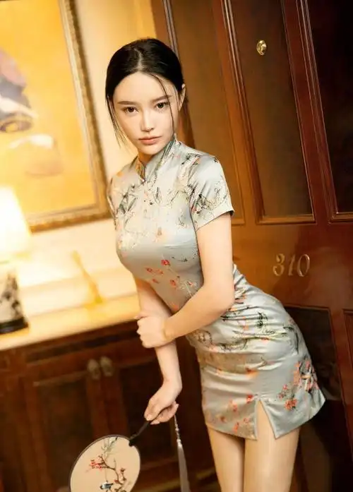 身材微胖穿旗袍才好看,衣服撑得起来,突出身体曲线