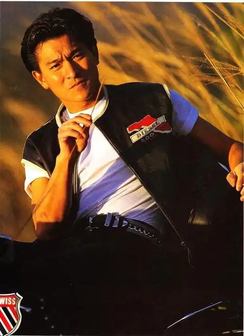 刘德华弟弟照片曝光体型粗犷身价惊人生活低调