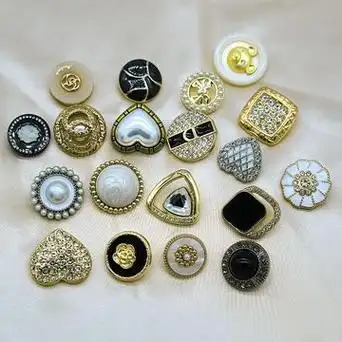 珍珠爱心纽扣批发滴油金属扣小香风大衣扣子高端女士外套辅料钮扣