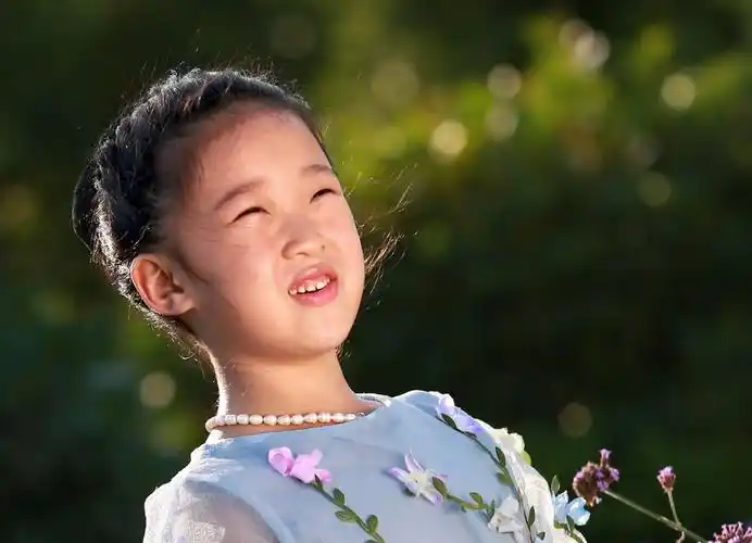 盛夏如花,可爱,聪明.美丽的邻家小女孩儿.