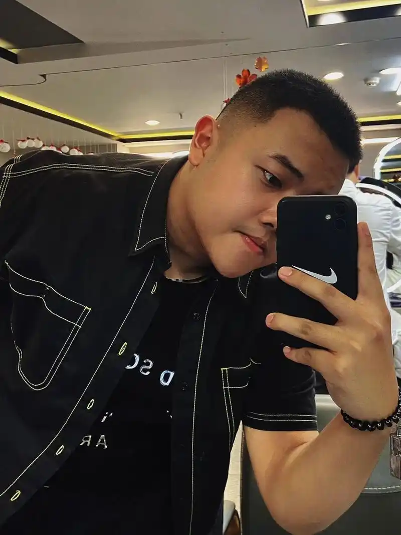 接受不了太短的可以和托尼老师说稍微留长一点,我这个就是12毫米的