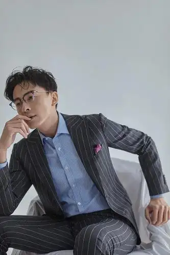 颜控福利!郑元畅日系写真尽显雅痞熟男魅力