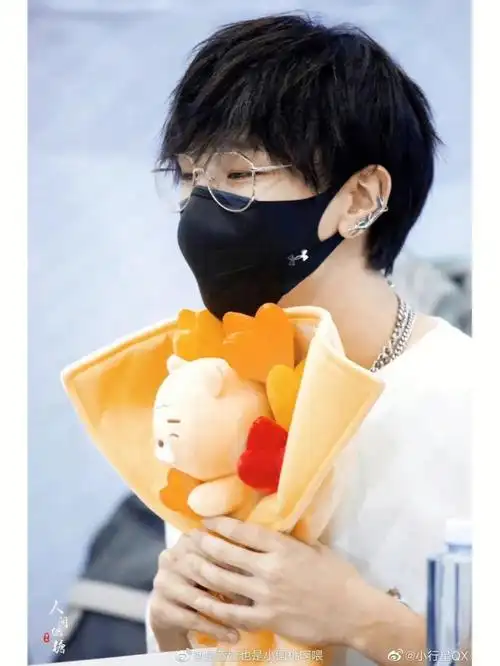 cv景向谁依  好帅啊!抱图吱一声