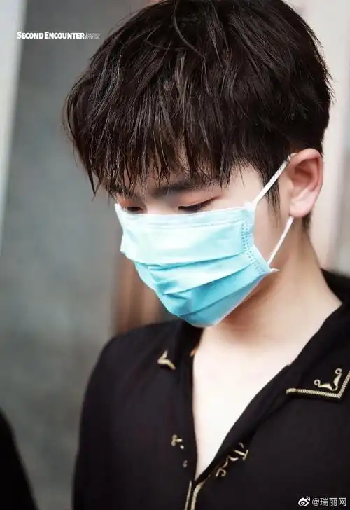 rayli星闻#【#艺人周震南上班了#】快来康康周震