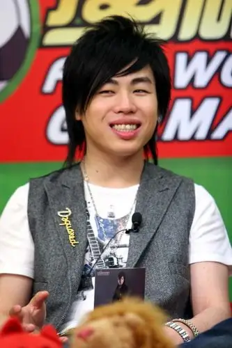 "皇帝"胡彦斌找皇后 "钦点"she各有千秋