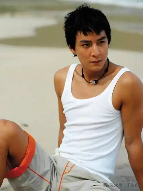 前港姐季军与吴彦祖合照,双颊泛红面露害羞,想学偶像做演员_邵初_is