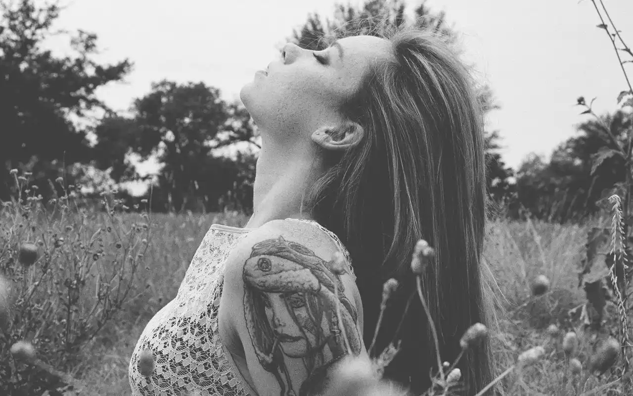 欧美黑白简约风格高清美女图片电脑桌面壁纸下载第一辑