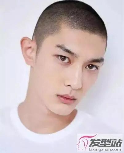 男生简单卡尺头设计 清爽干练型男必备款_发型站_最新流行发型设计