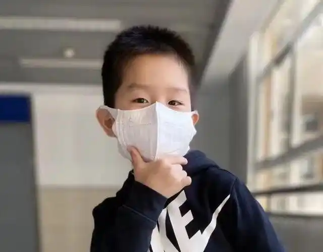 开学复课后,学生戴口罩要注意什么?