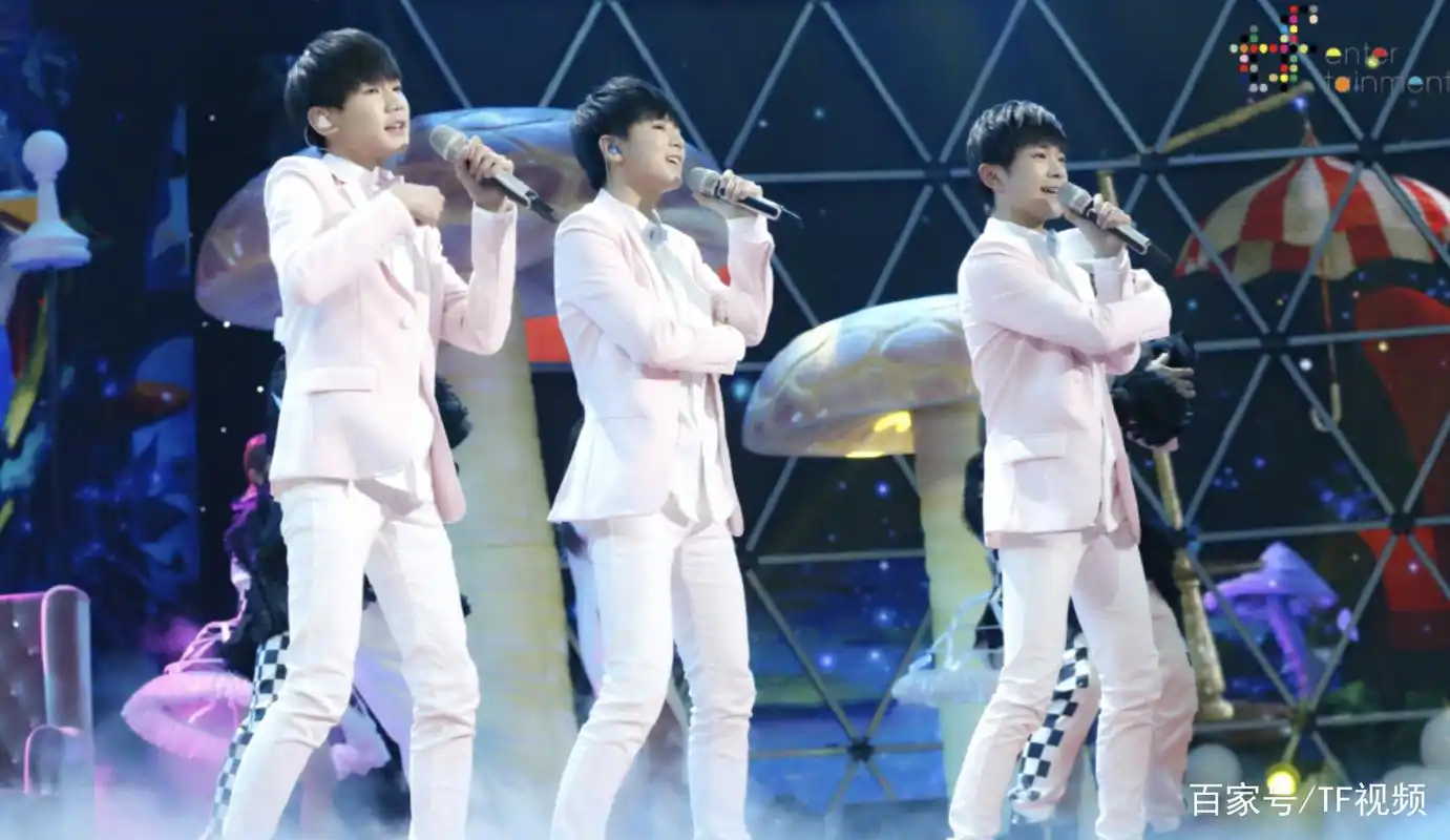 tfboys全新ep《第一次告白》上线,唱出暗恋情愫,新海报很浪漫