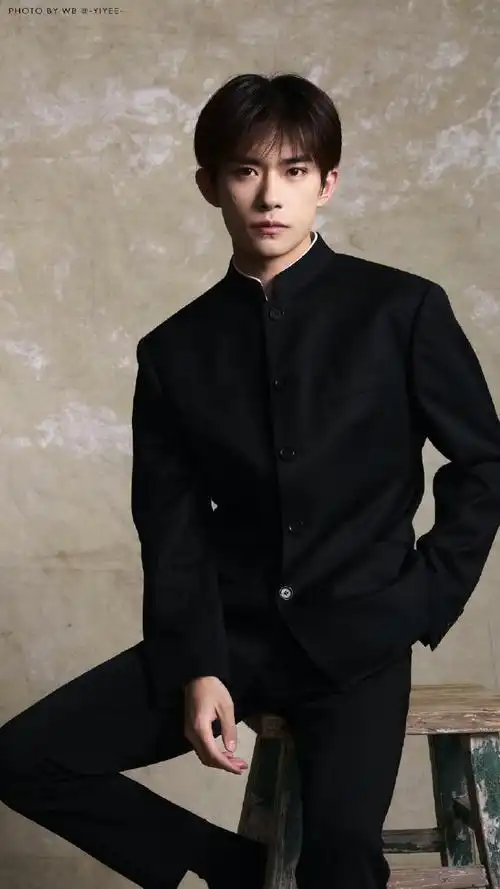 时尚芭莎年度派对官宣易烊千玺