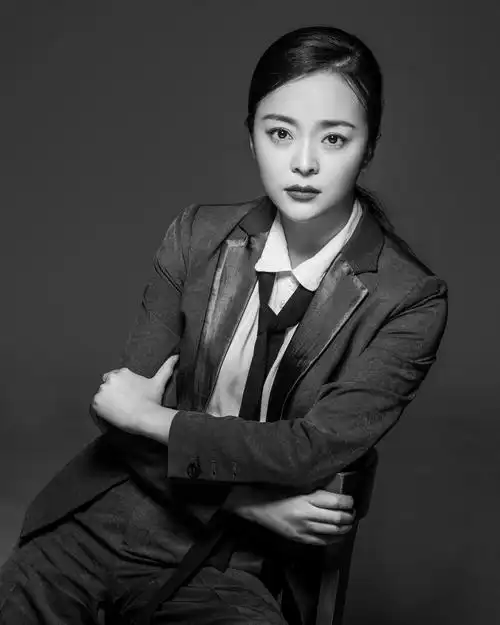 p data-id="go0aacdcsg">王嘉,出生于黑龙江齐齐哈尔,中国内地女演员