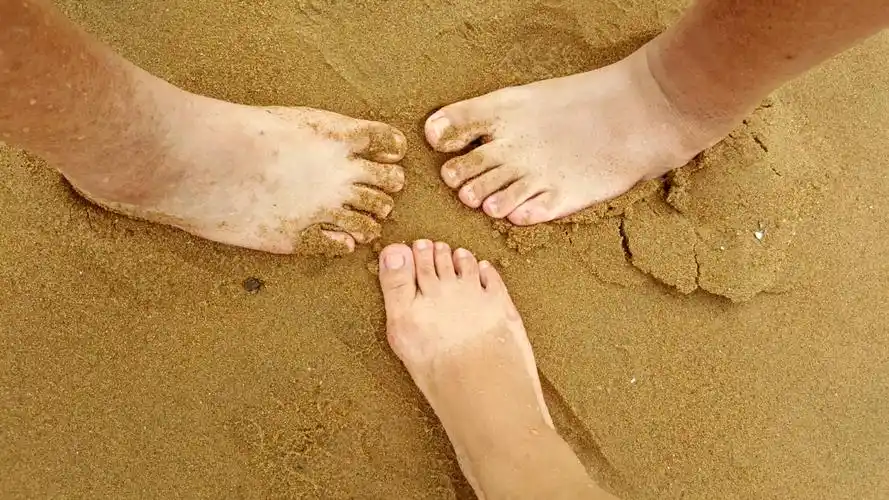 比一比谁的脚大