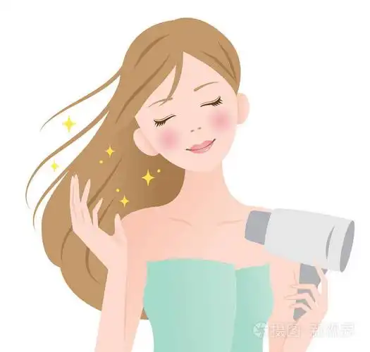 美丽的年轻妇女烘干她的头发与烘干机.美容美发护理理念
