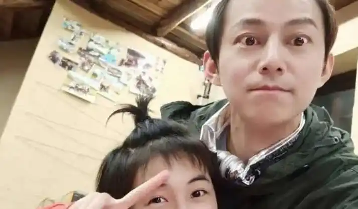 张子枫被爆分手,曾和渣男同居,父母怕怀孕毁事业提点不要恋爱脑