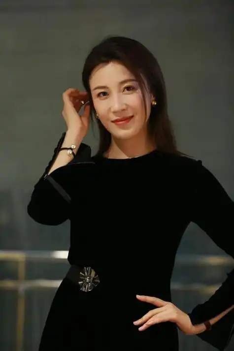 相关问题三,女歌手郭涛年龄多少啊?好漂亮