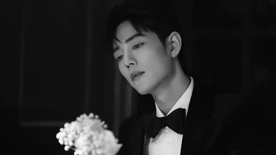 肖战黑白写真桌面壁纸图片_肖战电脑壁纸高清_三千图片网