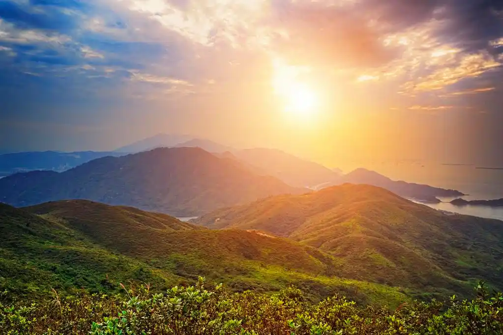 在山中美丽的夏日风景