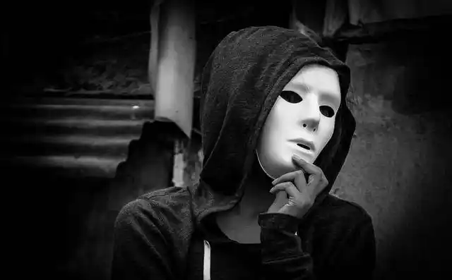 我们都是行走的面具人生