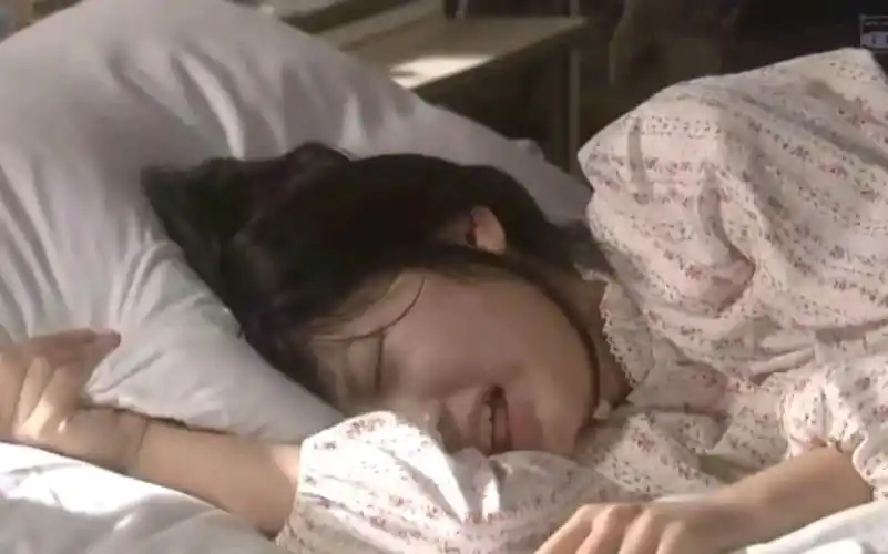 日剧14岁少女孕妇临产爸爸心疼忧心赶来