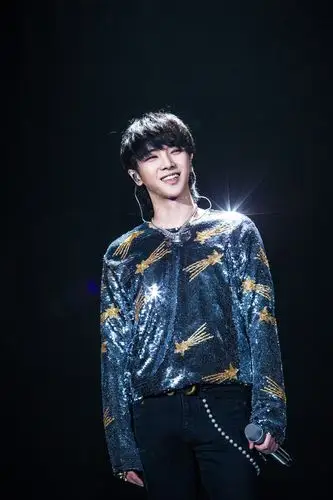 《歌手》2018华晨宇冒险亮"底牌" 《我管你》再秀一流控场能力