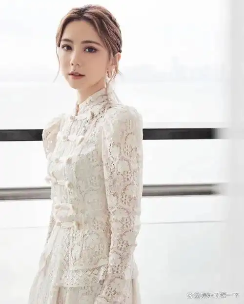 最近,歌手邓紫棋疑似参加哈哈哈哈哈录制,被粉丝拍到了一组没有经过修