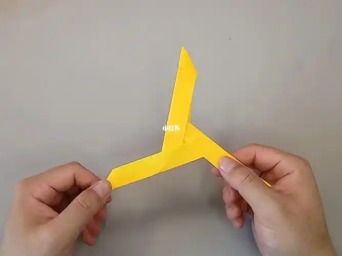回旋镖折纸教程扔出去还能飞回来