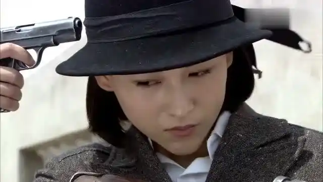 飞哥大英雄邢亚萍刺杀董鹏彩霞仗义相救