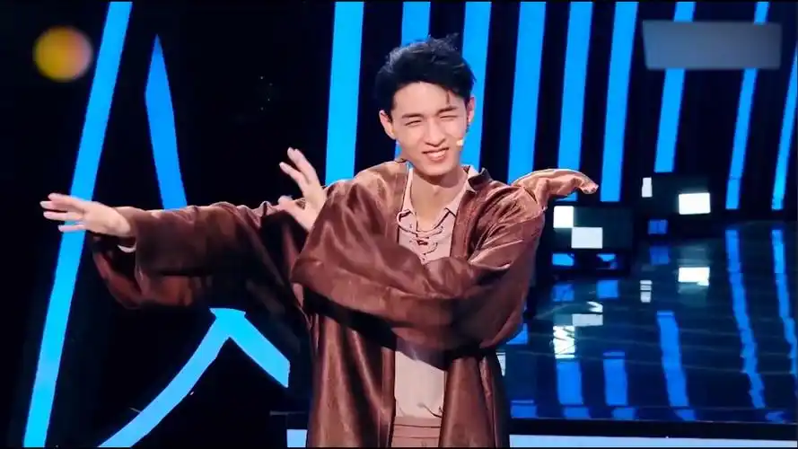 德云社蹦迪系列:老郭被迫营业魔性十足,秦霄贤嗨到简直停不下来