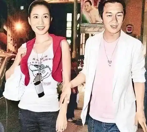 同居四年后分手,佘诗曼成为"三料视后",他却只能接烂片养四娃_陈浩民