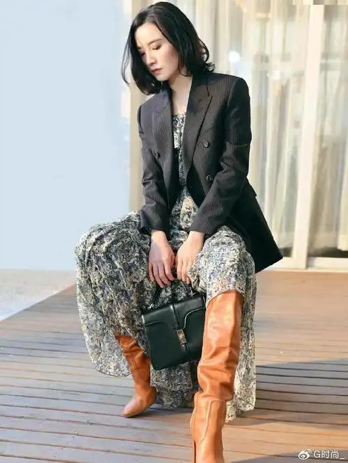 不过宋佳看上去的确是正年轻,无论是皮肤管理还是穿衣打扮上,都足够