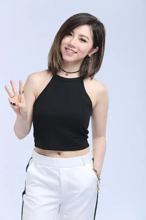 置顶粉丝投稿  邓紫棋素颜定妆照(1)春光无限感谢图源: 维新派丁真