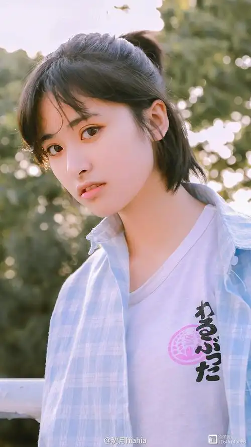 21岁沈月短发搭日系服装,学生党穿搭法真减龄,网友:像初恋女友