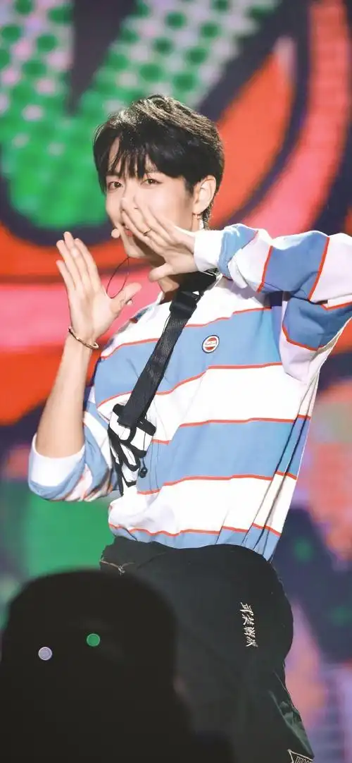 肖战可爱俏皮高清手机壁纸