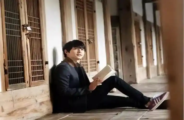 宋仲基 成均馆大学经营学专业学生 快来跟长腿欧巴做校友吧!