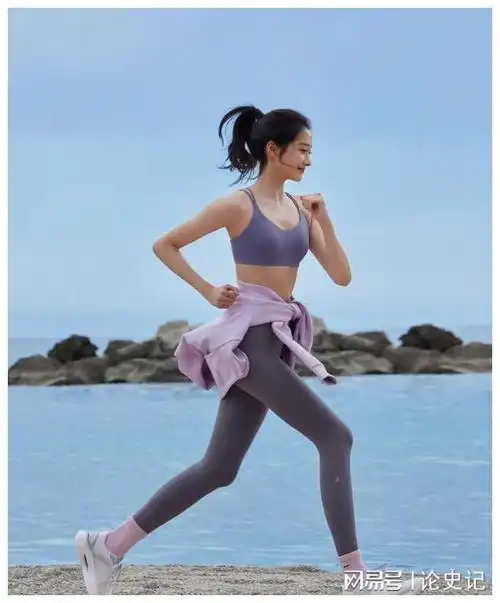 国民闺女关晓彤一有空依然疯狂健身真的太卷了